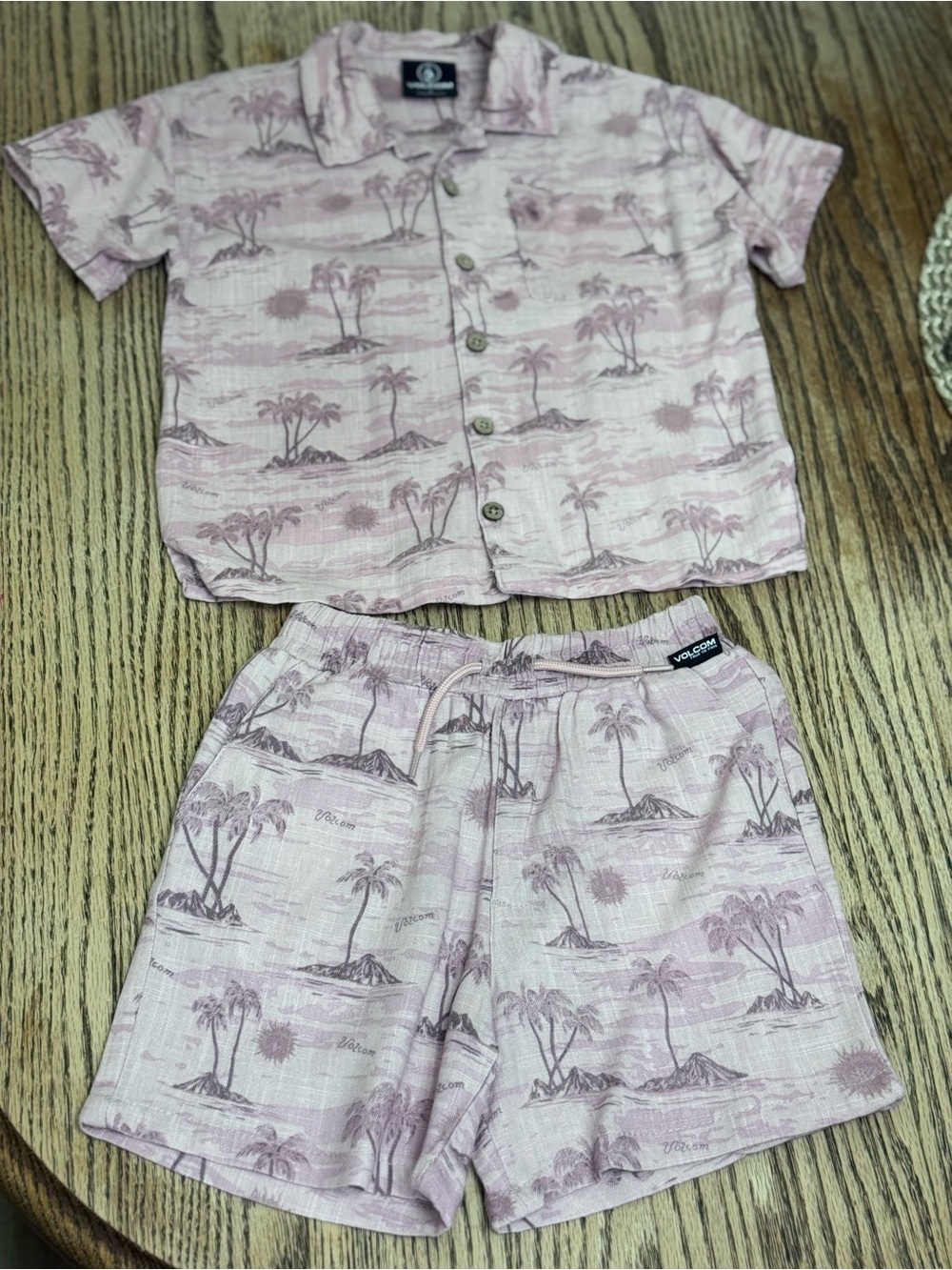Volcom Kids Boy Pink Palm-Print Outfit Size 4T
